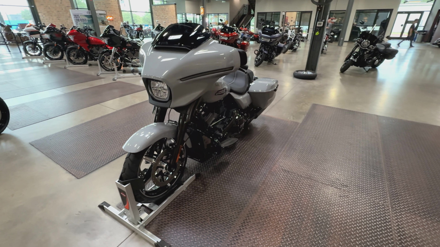 Street Glide®