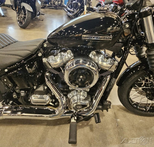 Street Bob®