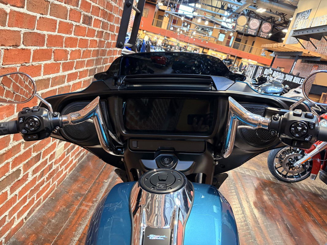 Street Glide®