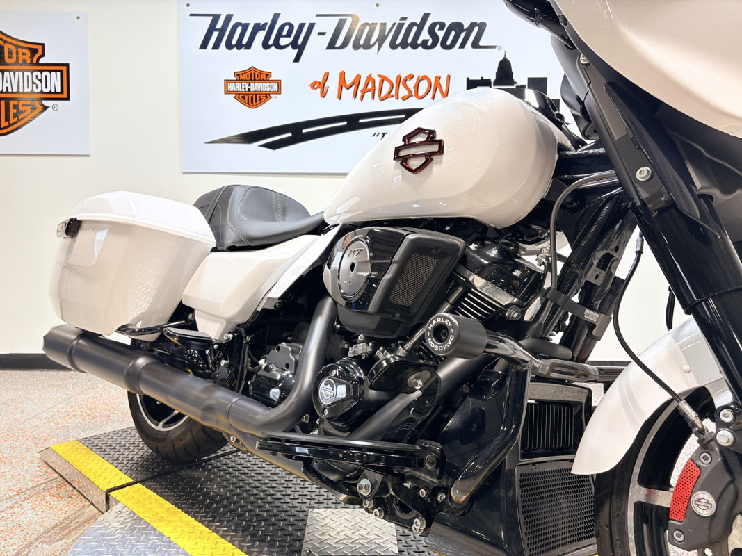 Street Glide®