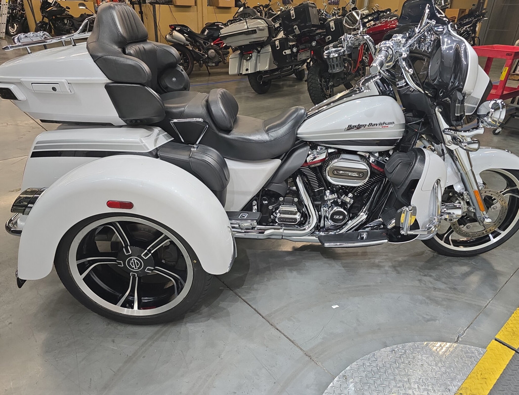 CVO Tri Glide® Ultra