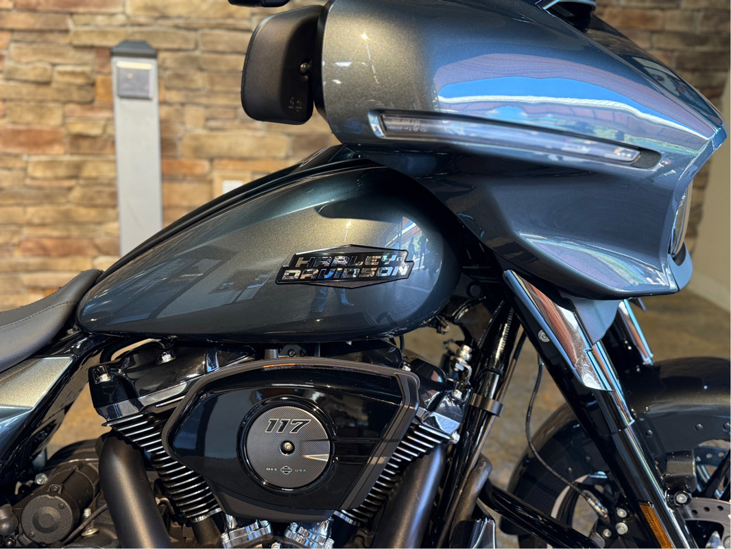Street Glide®