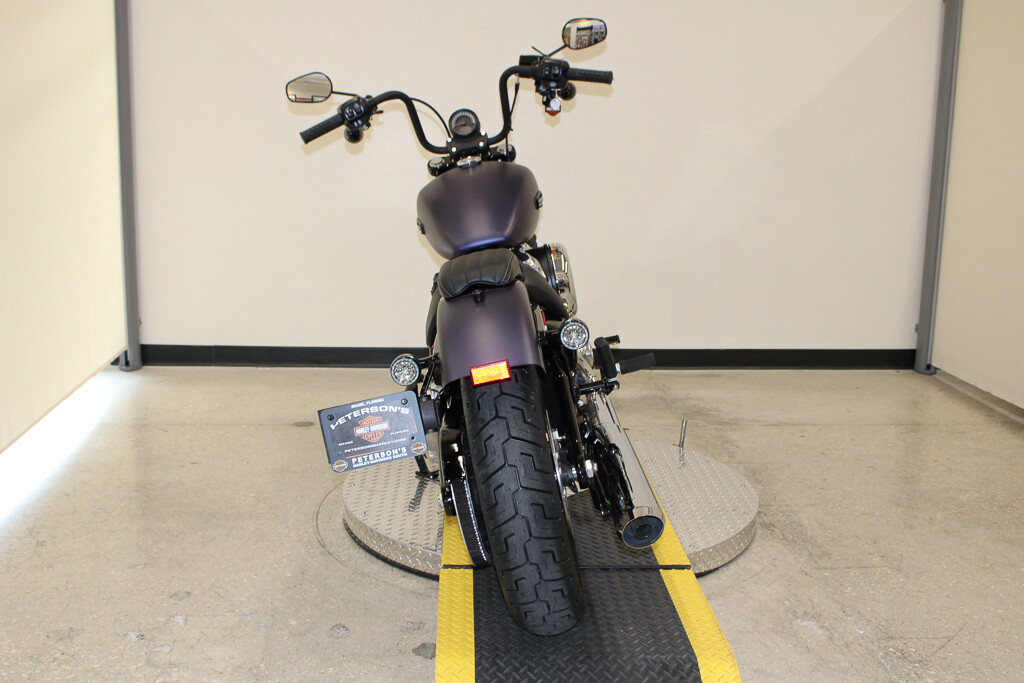 Street Bob®