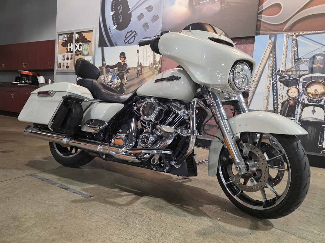 Street Glide®