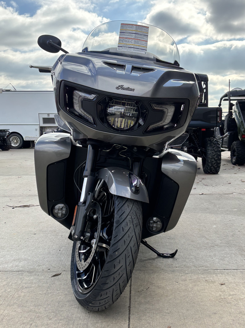 Pursuit Dark Horse 112