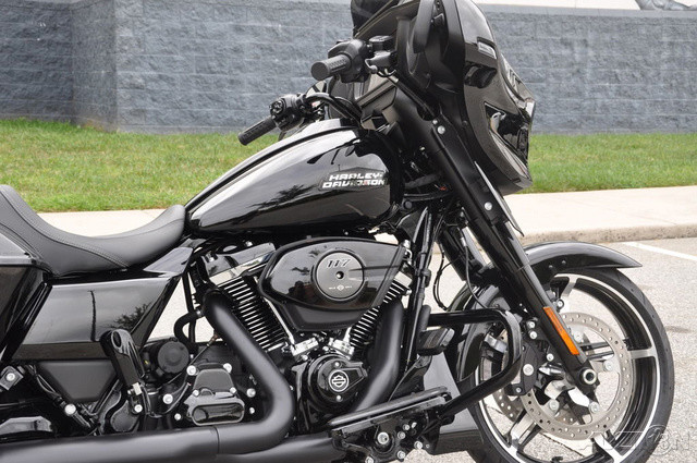 Street Glide®