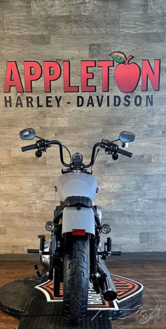 Street Bob®