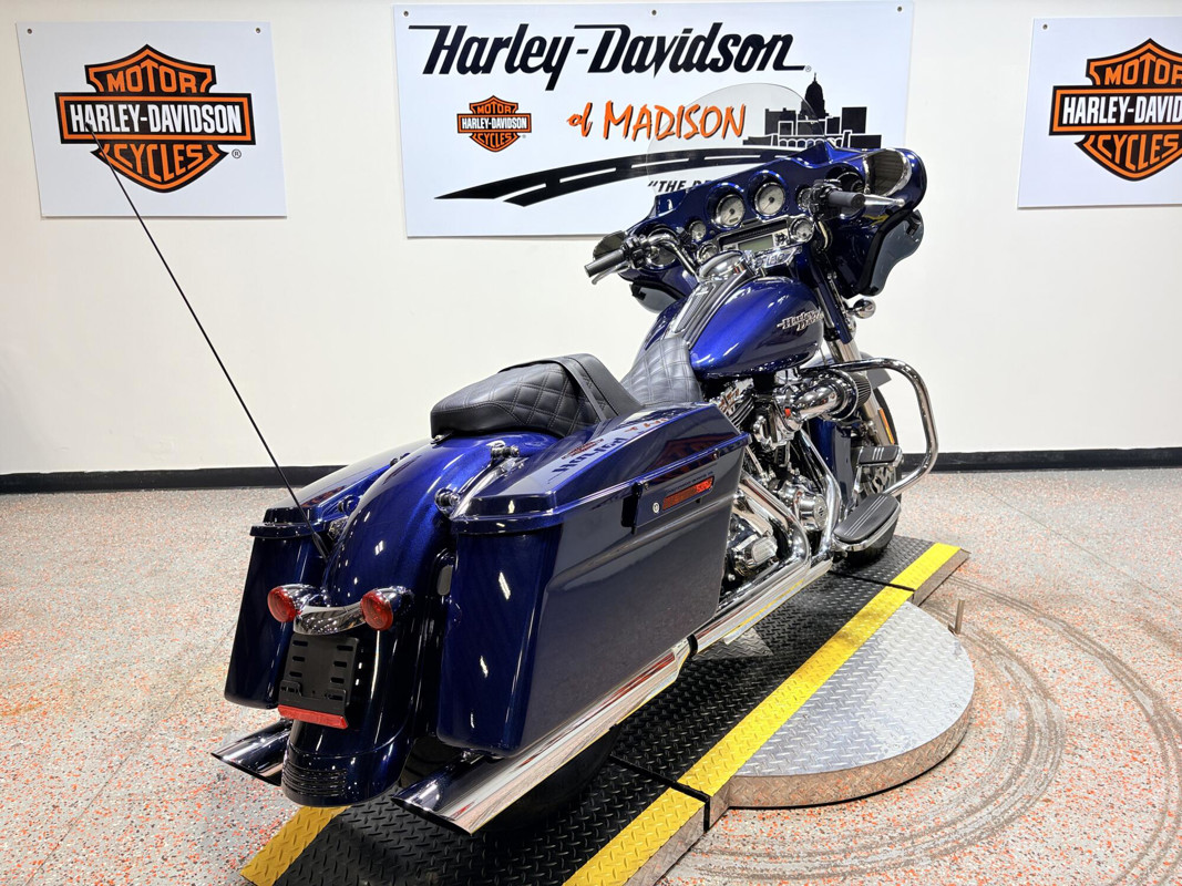Street Glide®