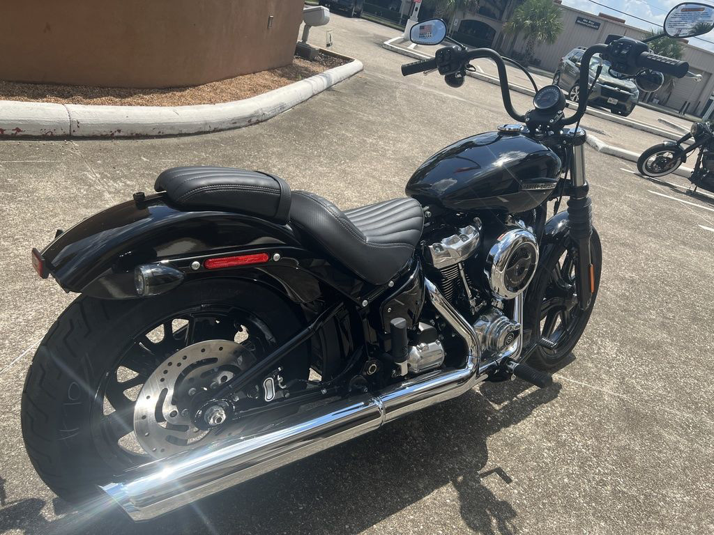 Street Bob®