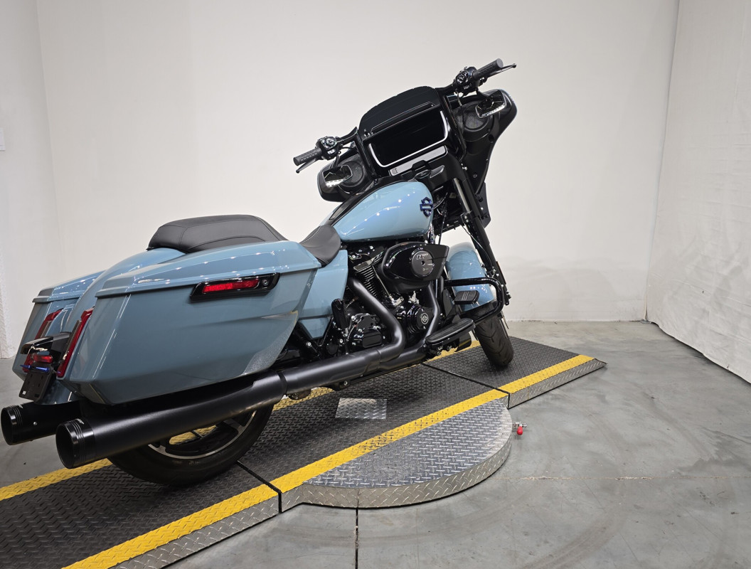 Street Glide®