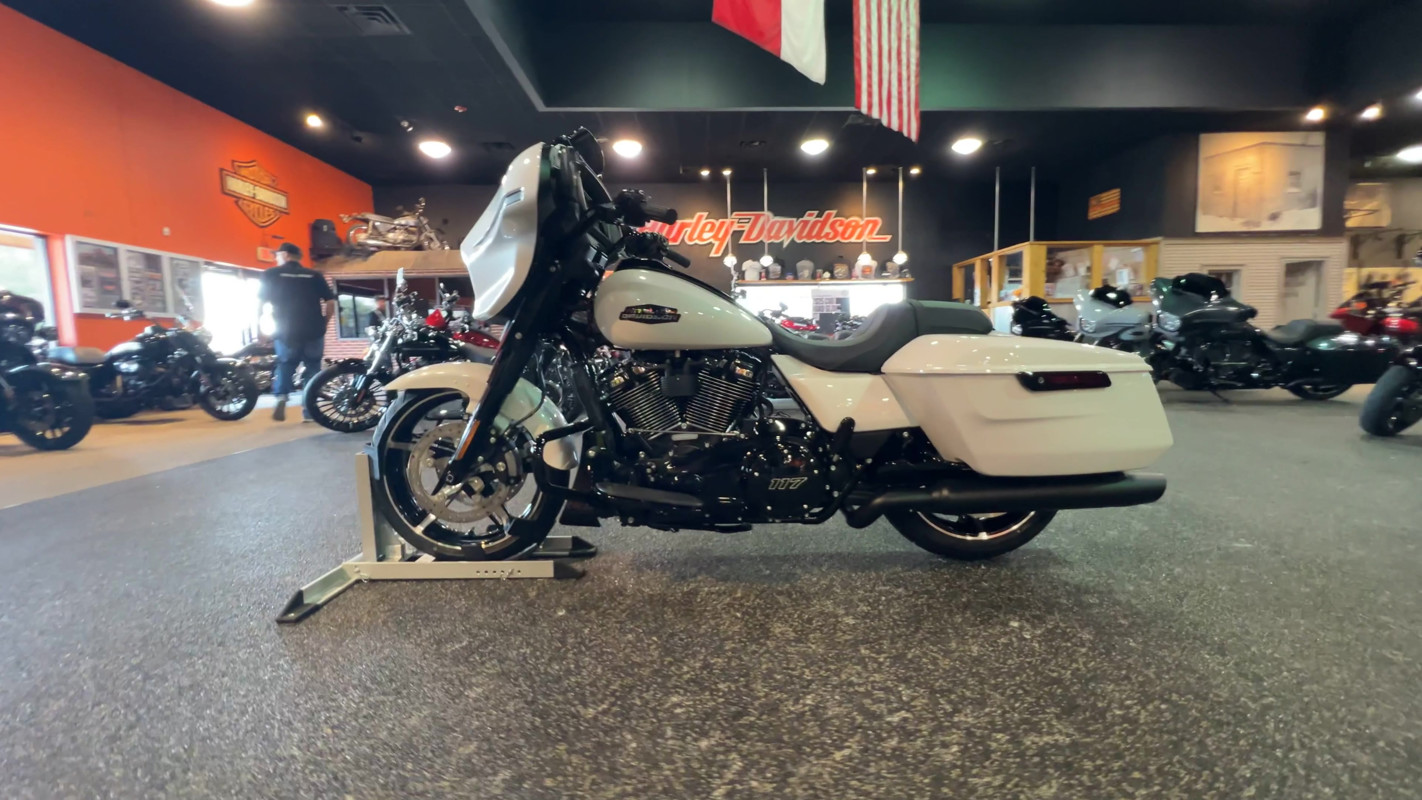 Street Glide®
