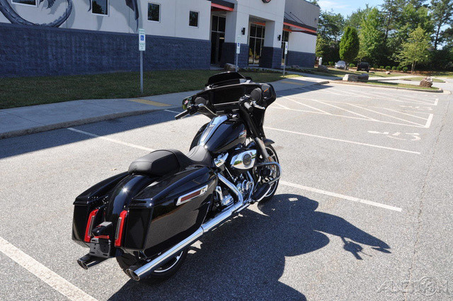 Street Glide®