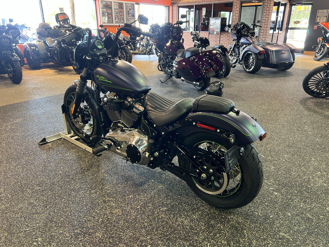 Street Bob®