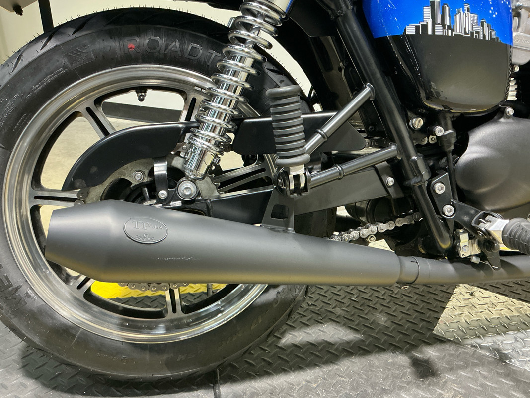 Bonneville T-100