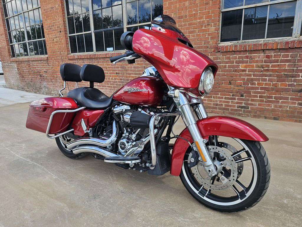 Street Glide®