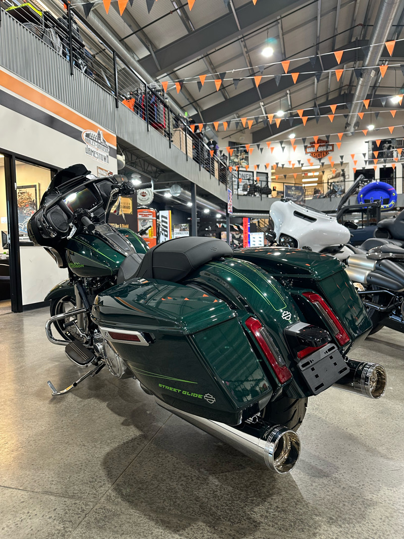 Street Glide®