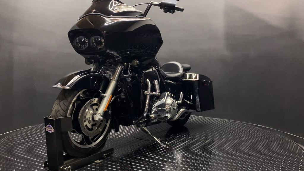 Road Glide® Custom