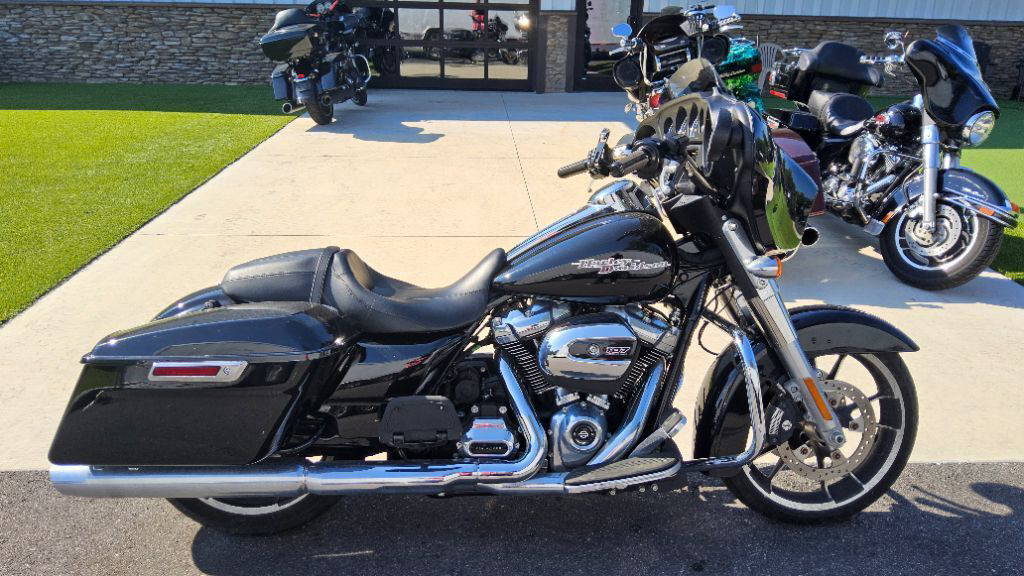 Street Glide®