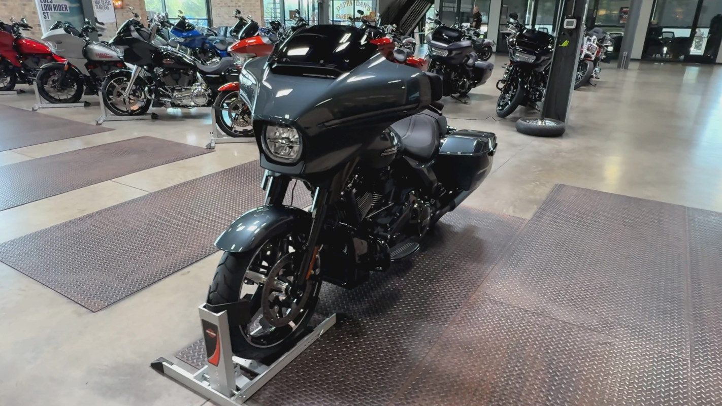 Street Glide®