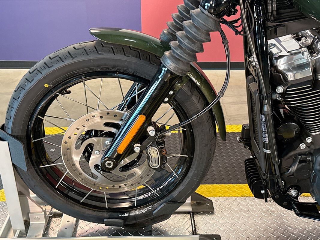 Street Bob®