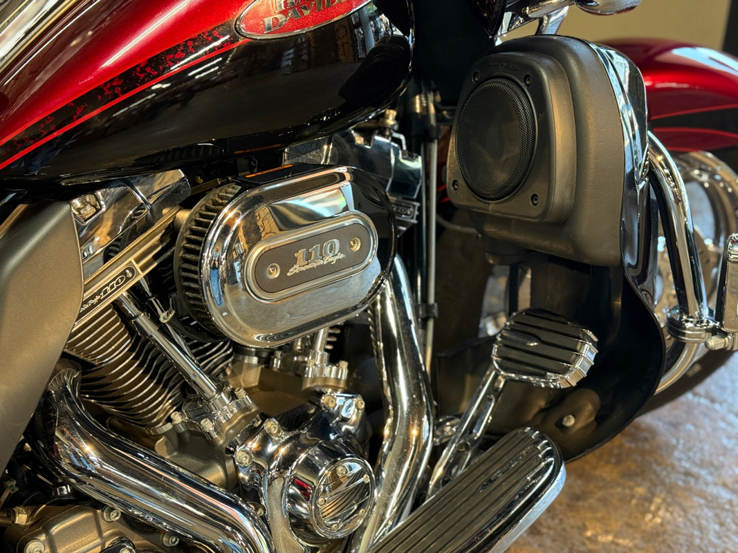 CVO™ Road Glide® Ultra