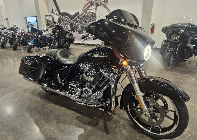 Street Glide®