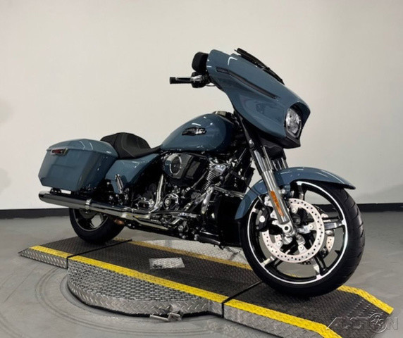Street Glide®
