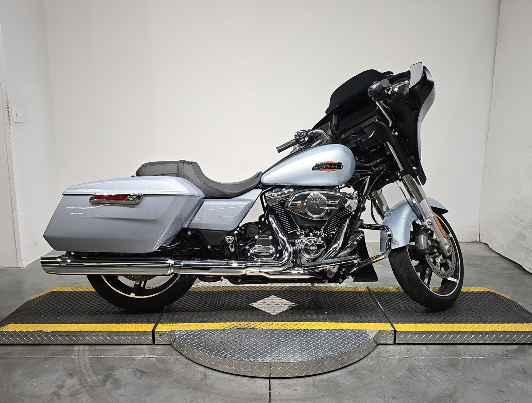Street Glide®