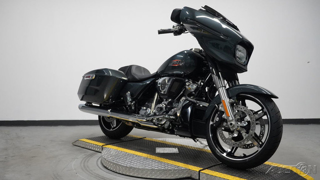Street Glide®