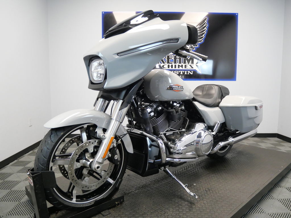 Street Glide®