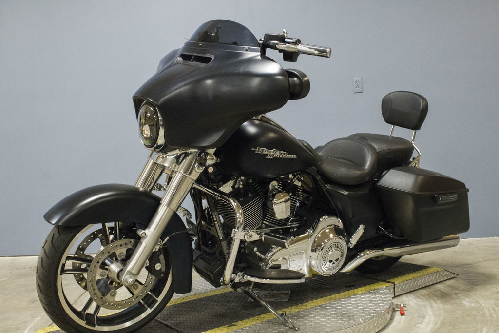 Street Glide®