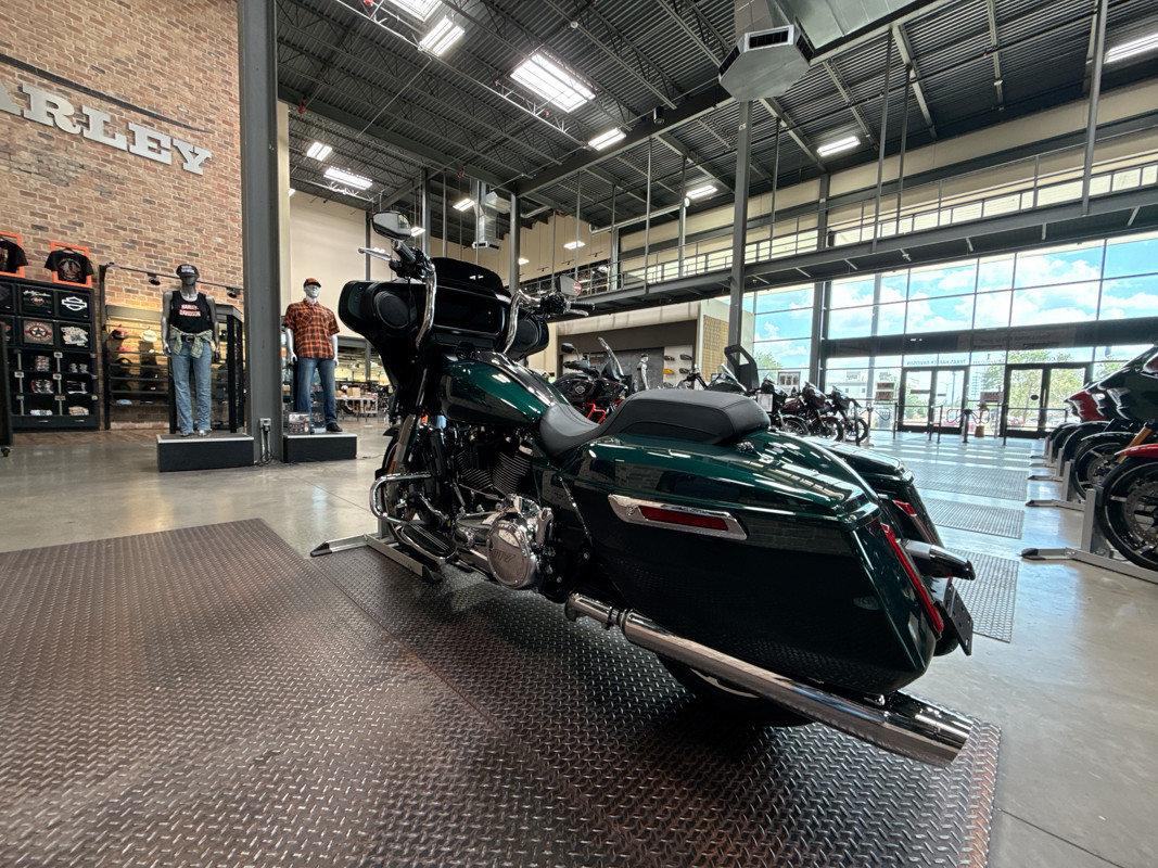 Street Glide®