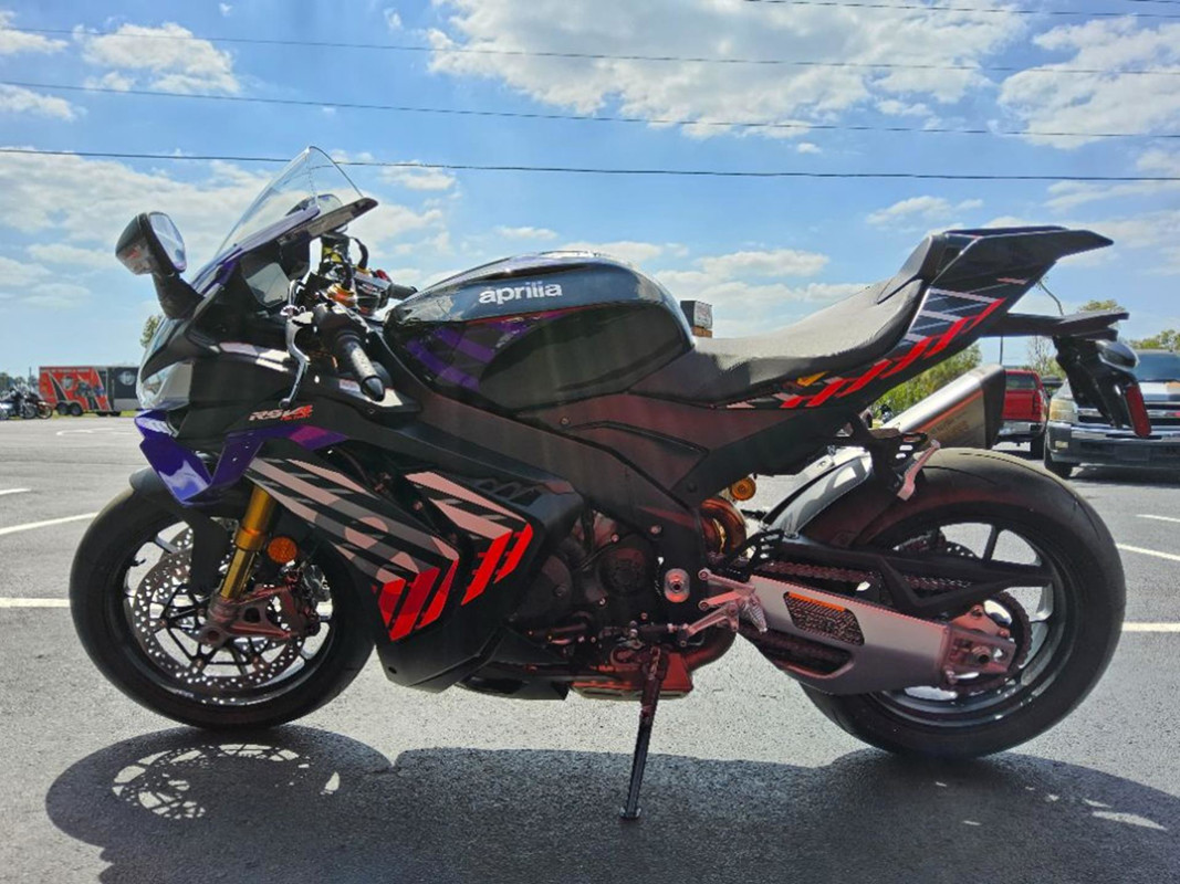RSV4 1100