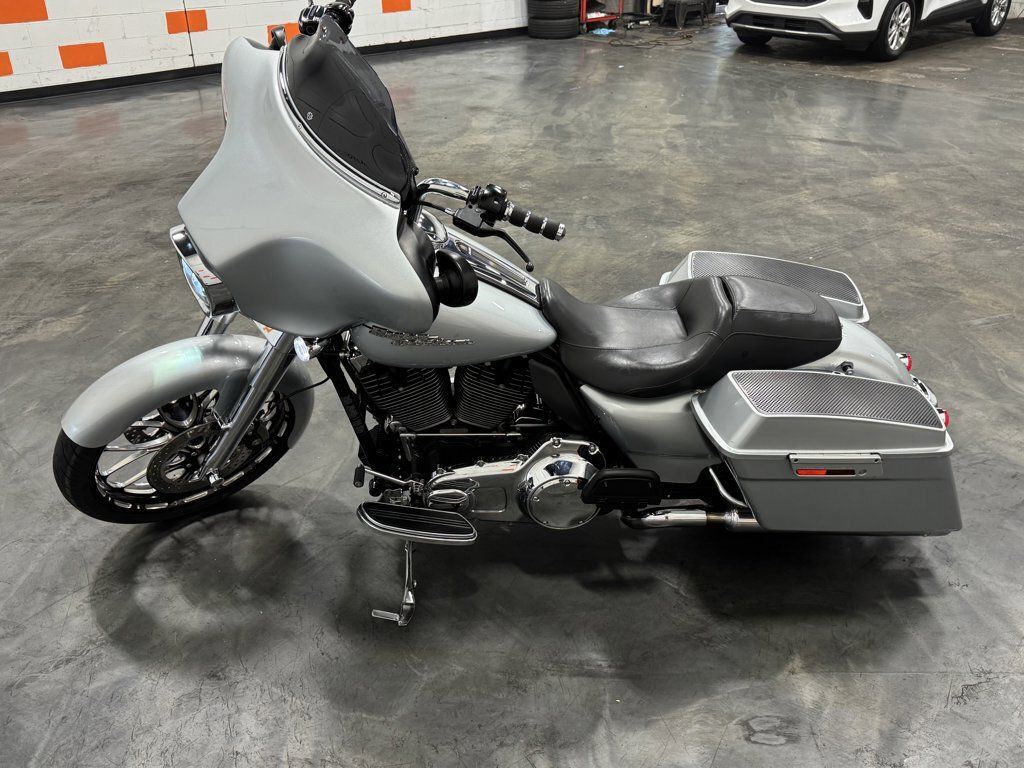 Street Glide®