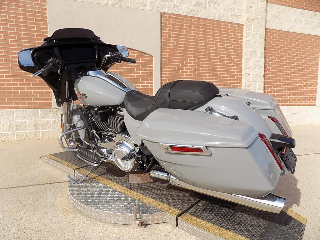 Street Glide®