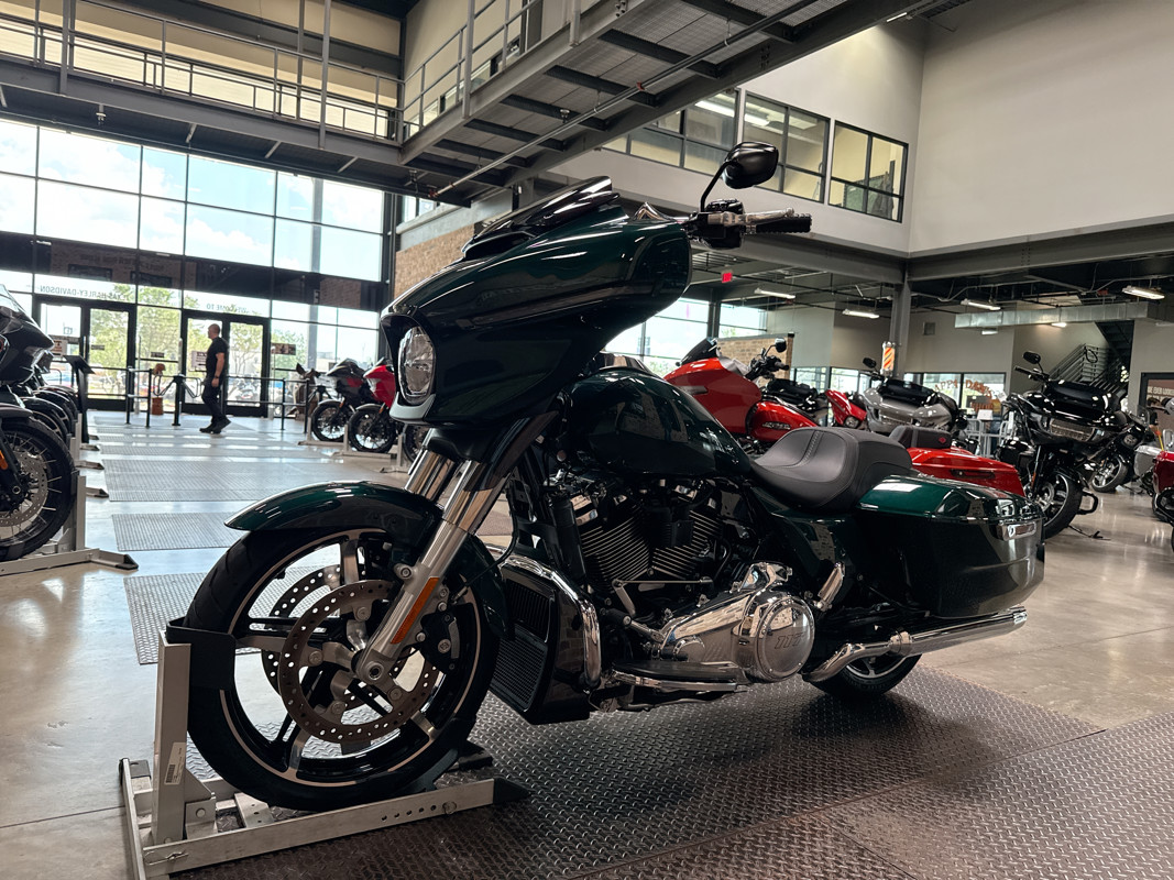 Street Glide®