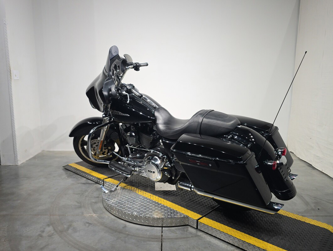 Street Glide®