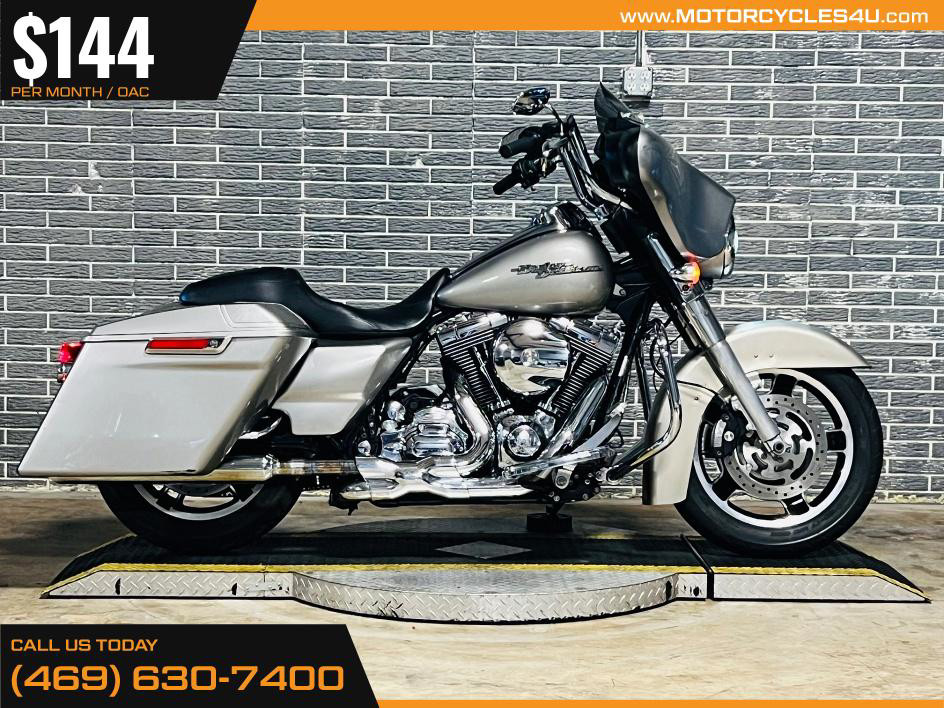 Street Glide®