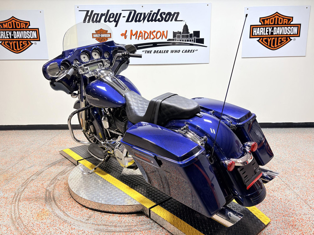 Street Glide®