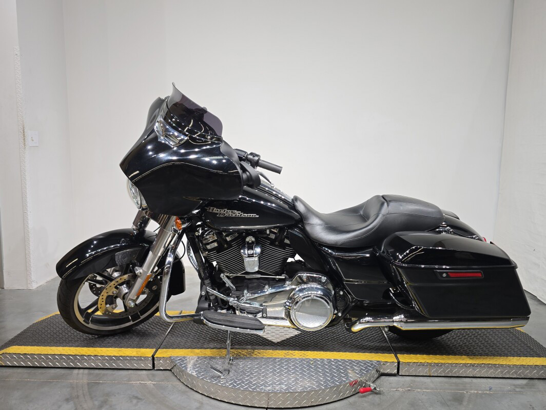 Street Glide®