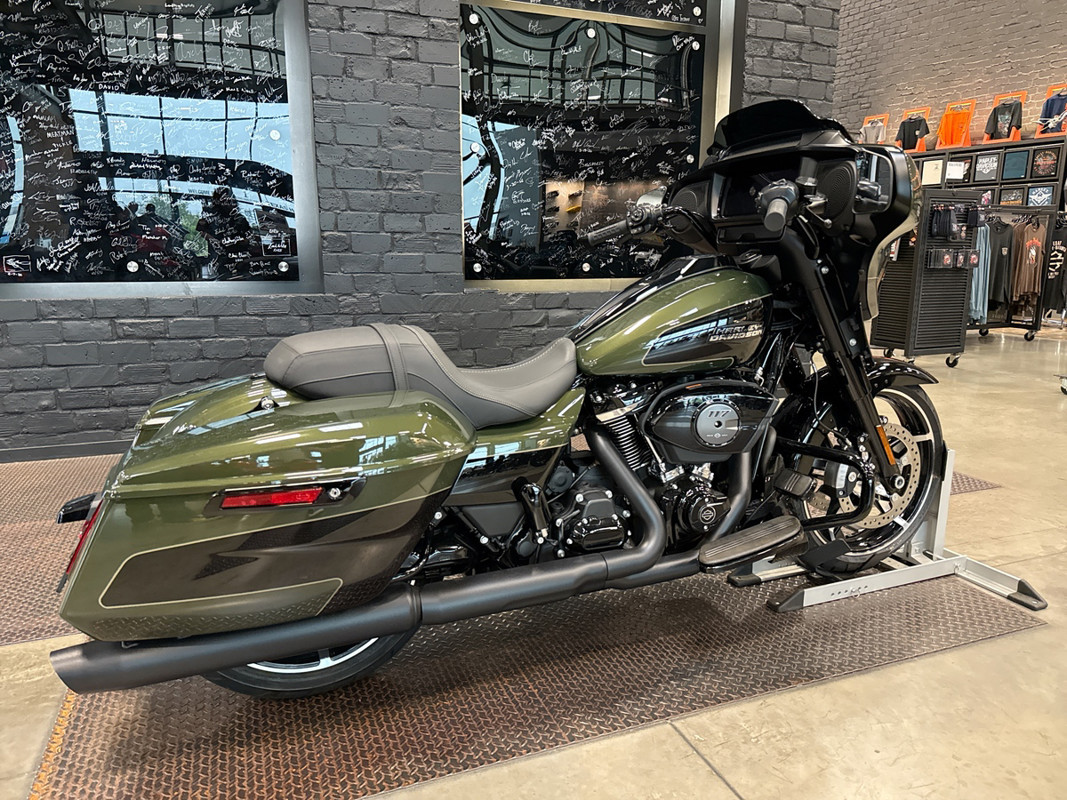 Street Glide®