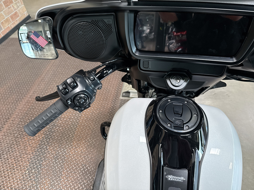 Street Glide®