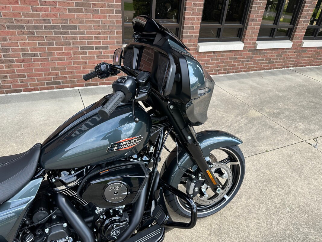 Street Glide®
