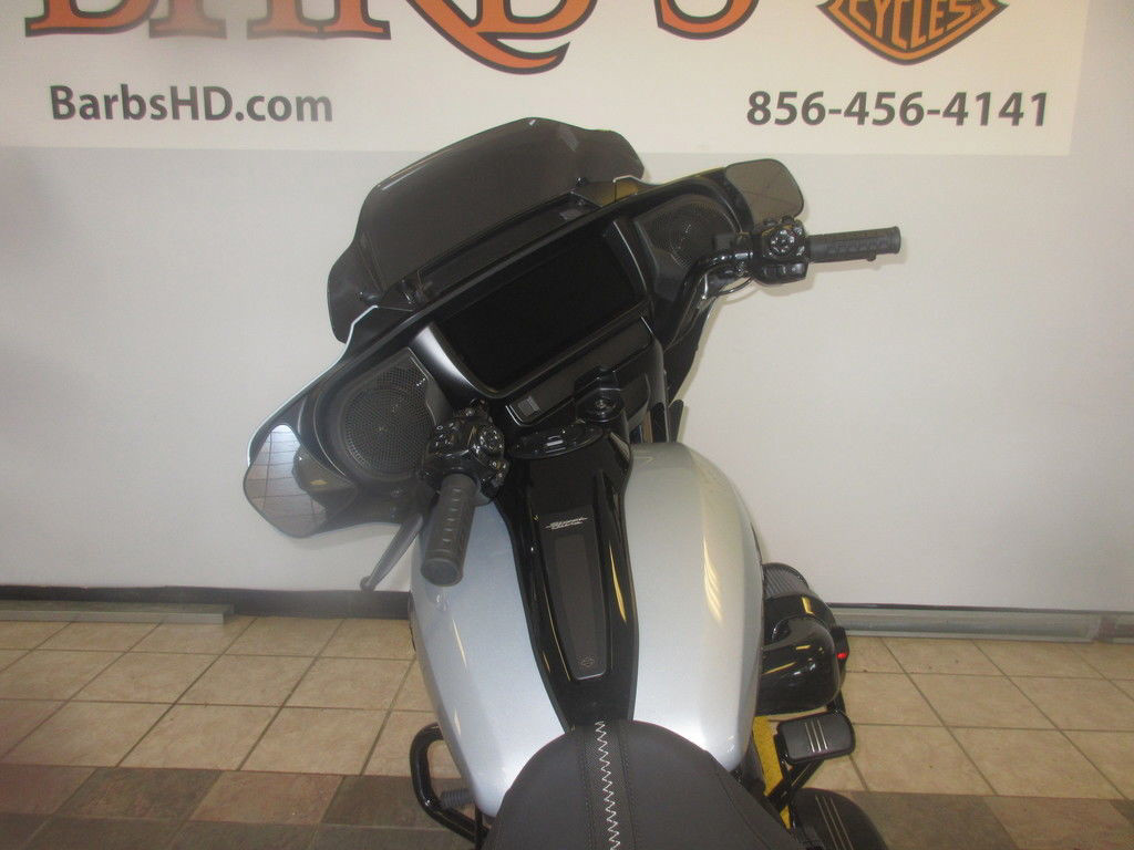Street Glide®