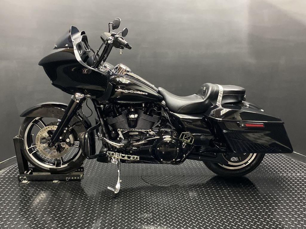 Road Glide®