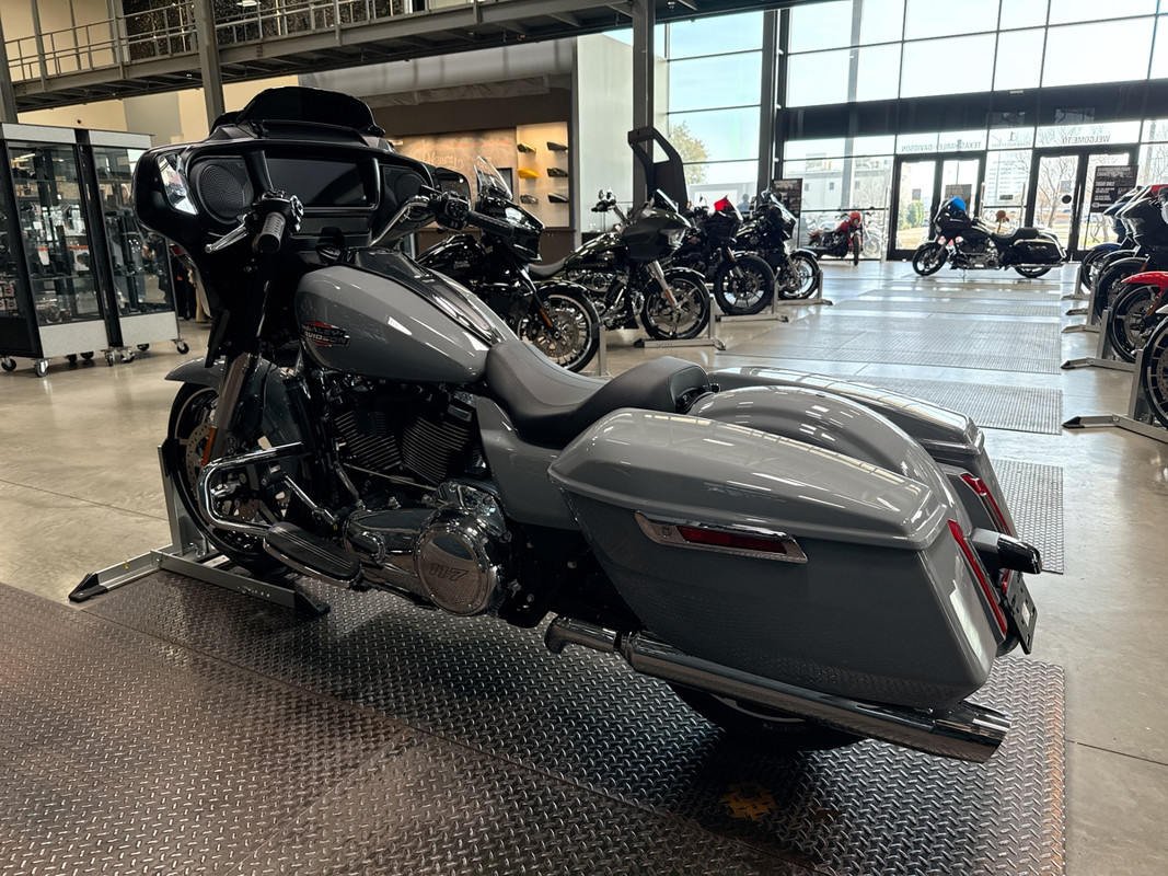 Street Glide®