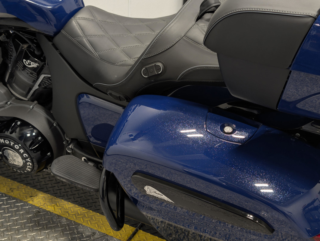 Pursuit Dark Horse 112