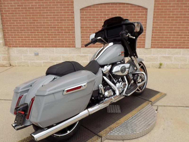 Street Glide®