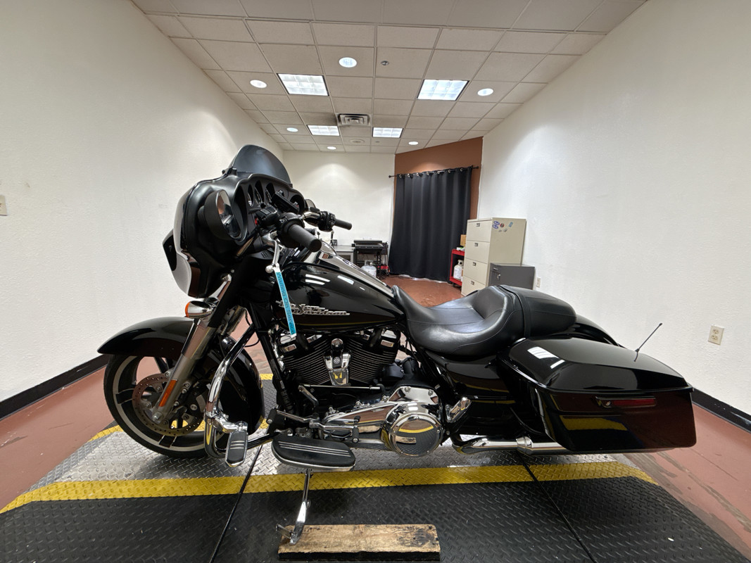 Street Glide®