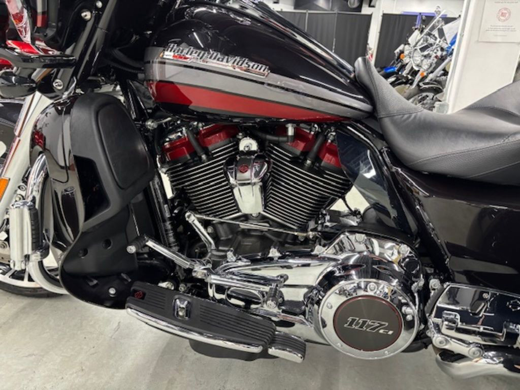 CVO Tri Glide® Ultra